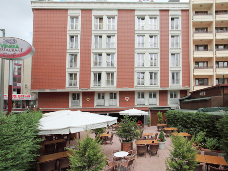 Vicenza in Istanbul, Istanbul Außenaufnahme