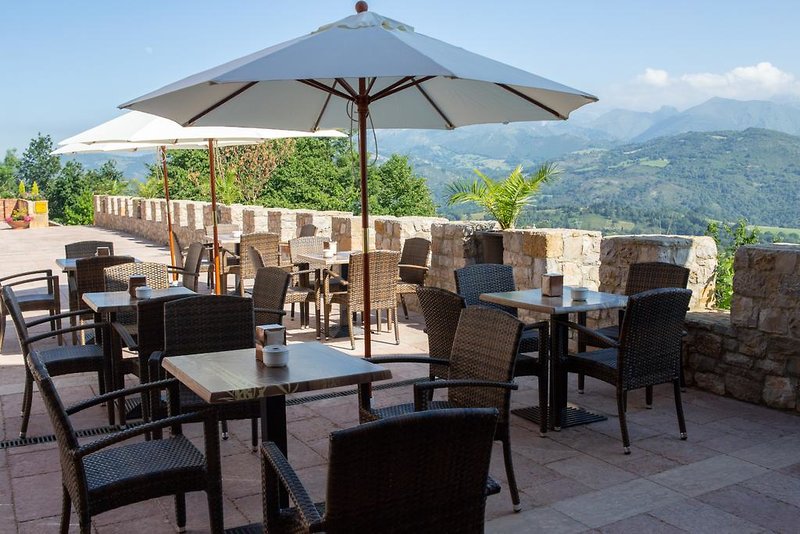 Hotel Cerro la Nina in Cangas de Onís, Bilbao Terrasse