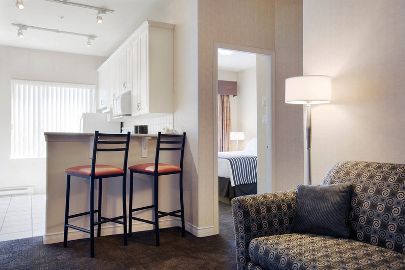 Sandman Suites Surrey-Guildford in Surrey, Vancouver Lounge/Empfang