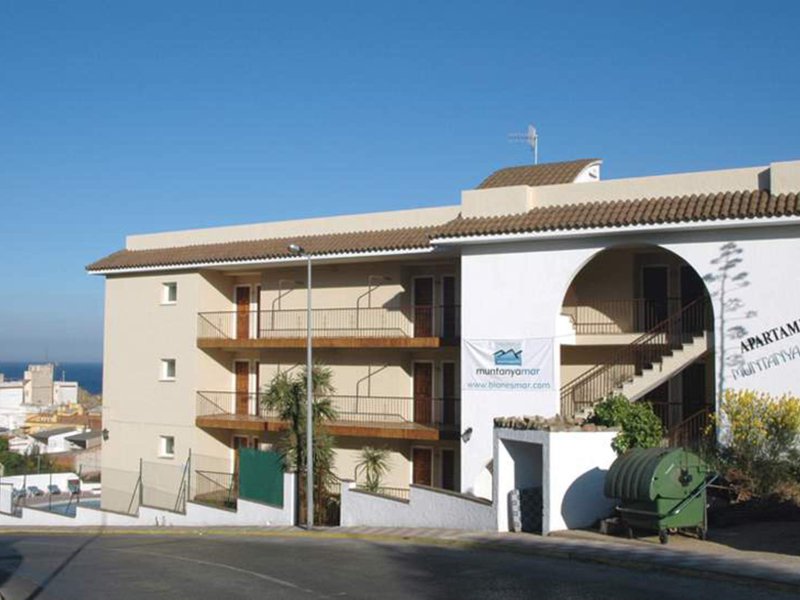 Apartamentos AR Muntanya Mar in Blanes, Barcelona Außenaufnahme