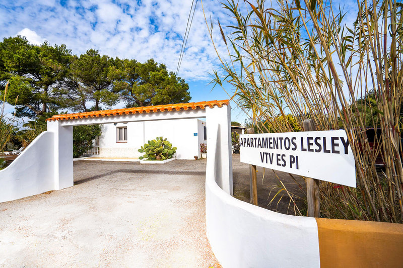Apartamentos Lesley in Playa Mitjorn, Ibiza Außenaufnahme