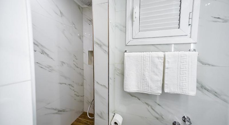 Korina Apart Hotel Kavos in Kavos, Korfu Badezimmer