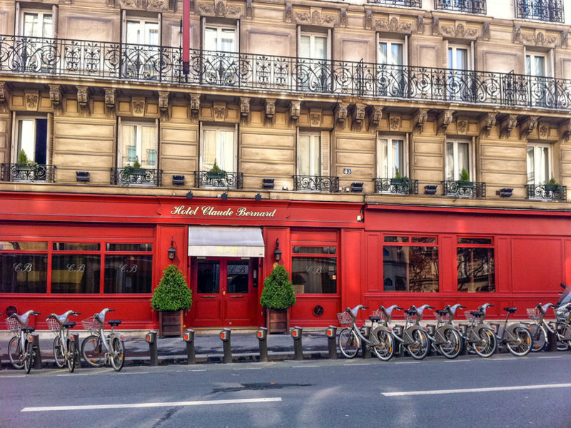Claude Bernard in Paris, Paris-Charles De Gaulle Außenaufnahme