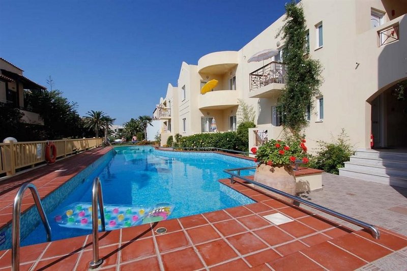 Lambrinos Suites in Platanias (Chania), Chania (Kreta) Pool