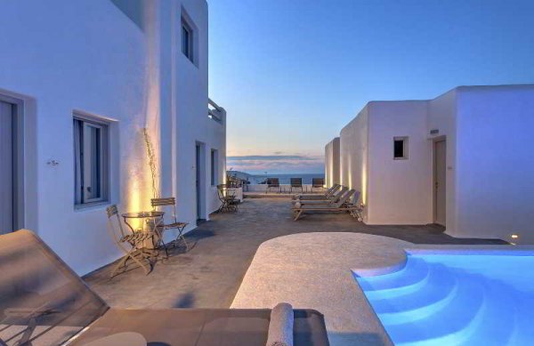 Papadakis Hotel in Naoussa, Santorini Bar