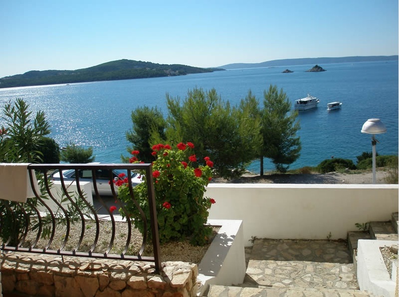 Amadria Park Camping Trogir in Seget Vranjica, Split (Kroatien) Terrasse