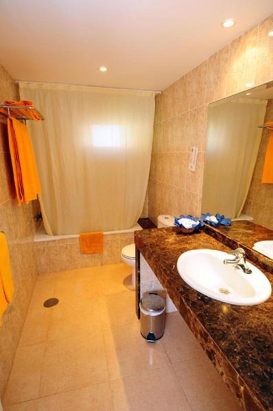 Hotel Arena Suite in Corralejo, Fuerteventura Badezimmer