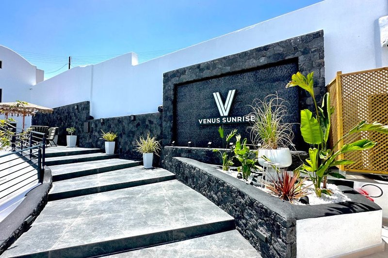 Venus Sunrise Suites & Villas in Vourvoulos, Santorini Terrasse