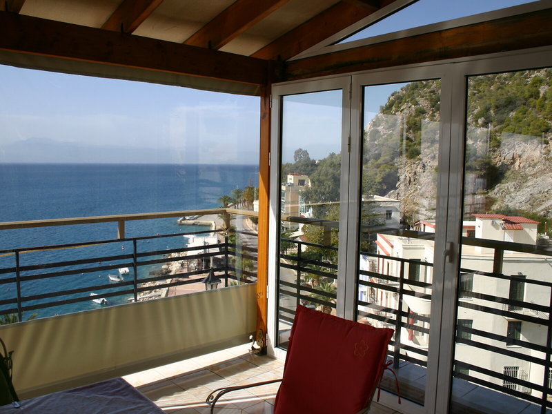 Petit Palais Hotel in Loutraki, Athen Außenaufnahme