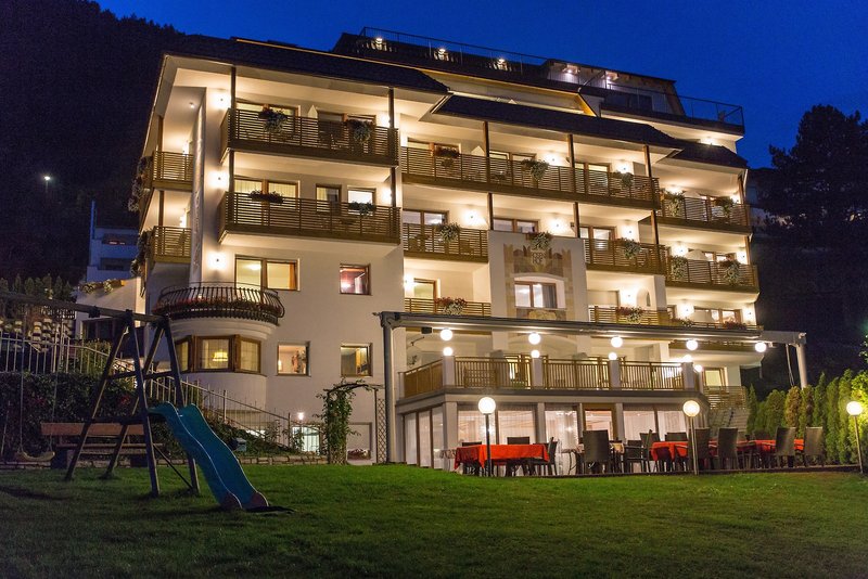 Molaris Lodge in Mühlbach, Bolzano Außenaufnahme