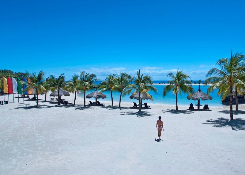 Maribago Blue Water Beach Resort in Insel Cebu, Cebu Strand