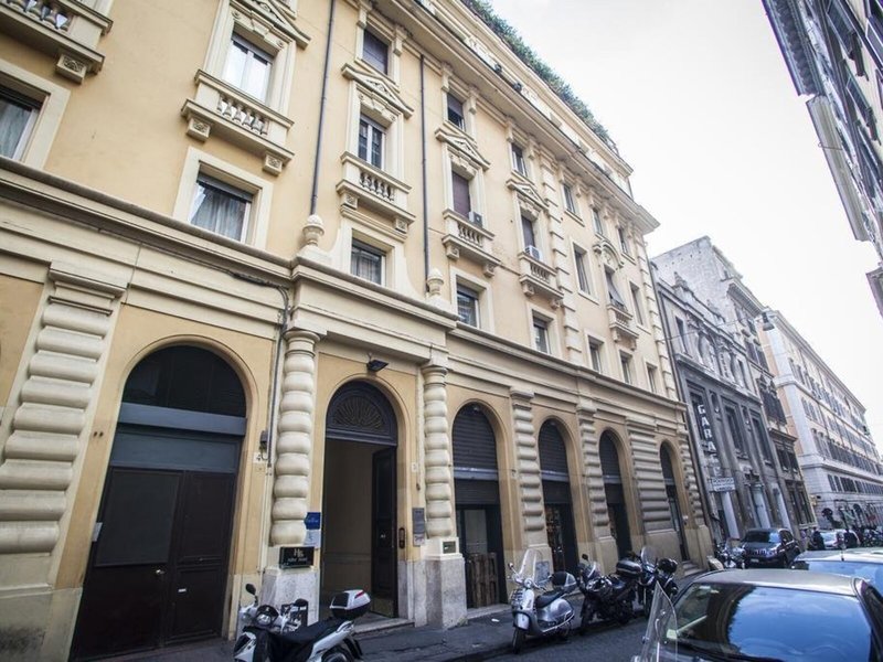 Adler in Rom, Rom-Fiumicino Außenaufnahme