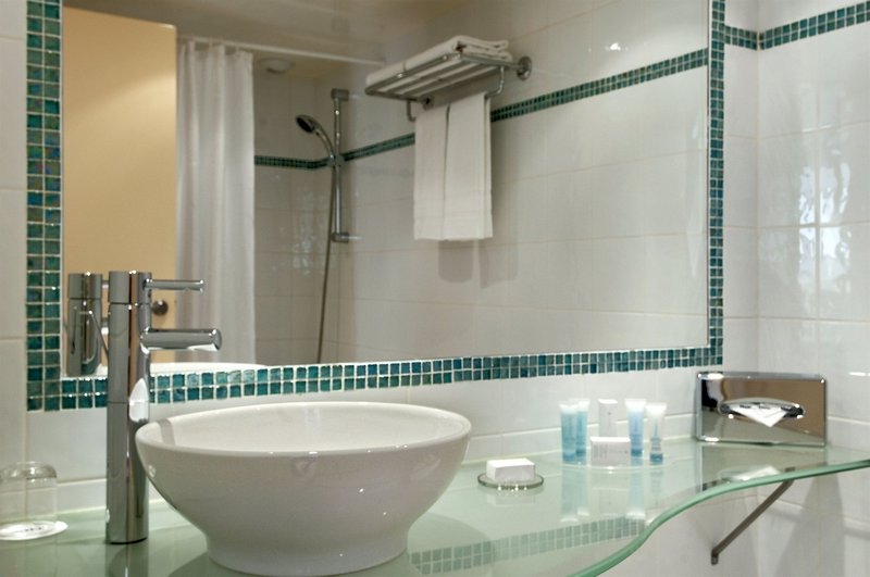 Hilton Paris Orly Airport in Orly, Paris-Charles De Gaulle Badezimmer