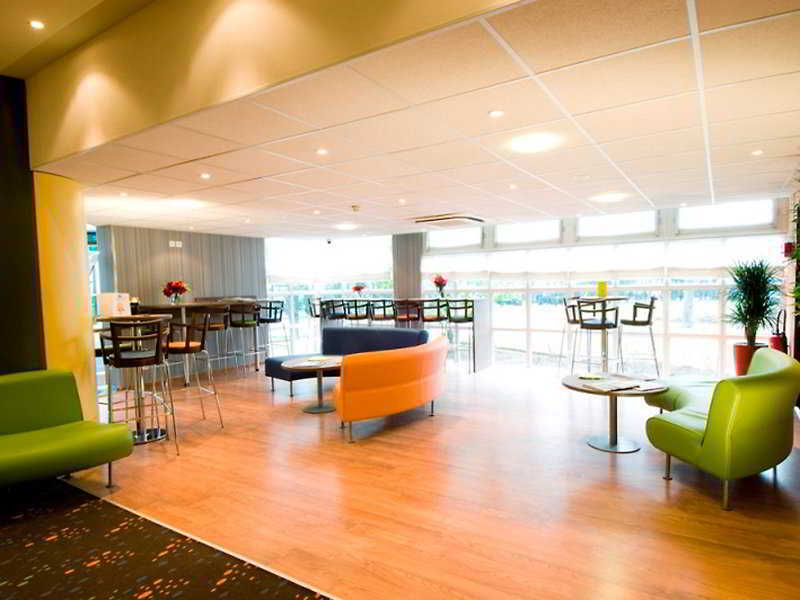 Canal Suites La Villette in Paris, Paris-Charles De Gaulle Bar