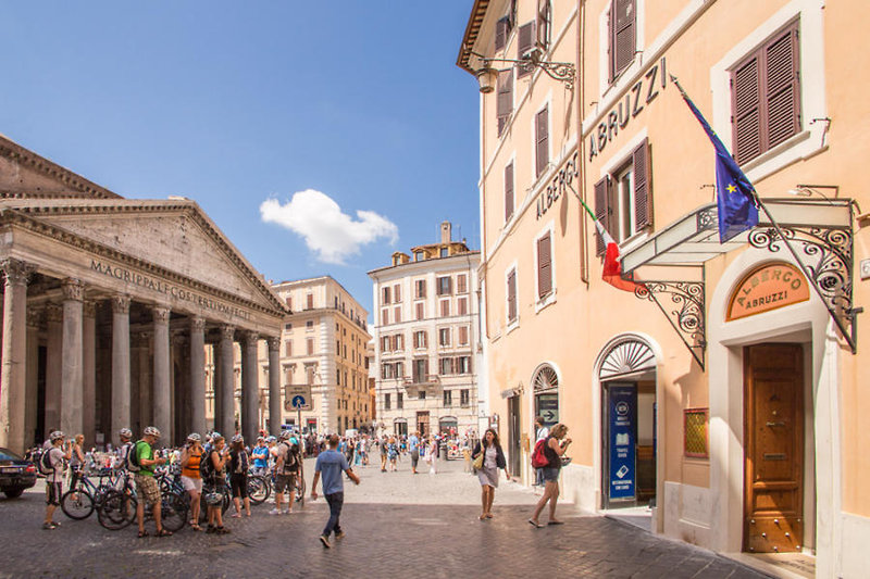 Abruzzi in Rom, Rom-Alle Flughäfen Außenaufnahme