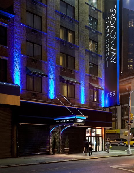 Broadway Plaza Hotel in New York City, New York (John F Kennedy) Außenaufnahme