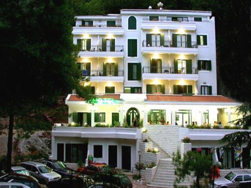 Hotel Danica in Petrovac, Tivat (Montenegro) Außenaufnahme