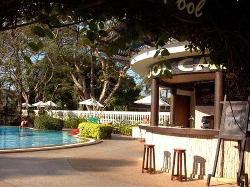 Coco Beach Hotel Jomtien Pattaya in Pattaya, Bangkok Pool