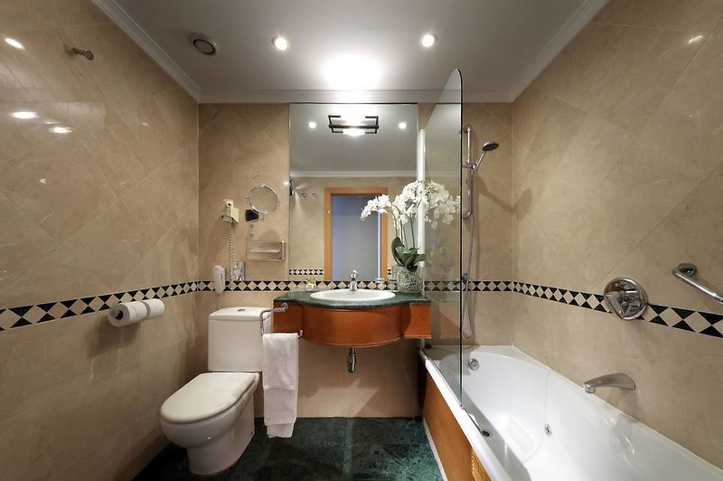 Hotel Eurostars Astoria in Málaga, Malaga Badezimmer