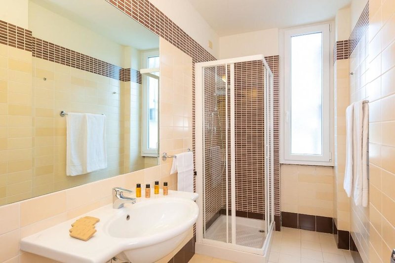 Amarina Hotel in Marina di Pietrasanta, Florenz Badezimmer
