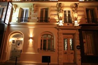 De Nemours in Paris, Paris-Charles De Gaulle Außenaufnahme