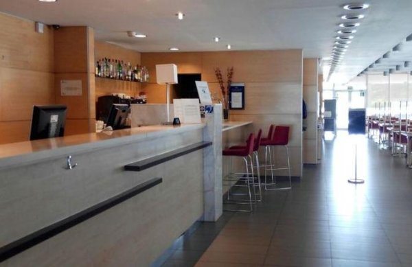 B&B HOTEL Girona 3 in Salt, Barcelona Bar
