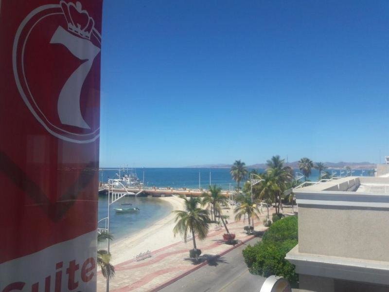 Hotel Seven Crown La Paz Malecón in La Paz, San Jose Cabo Terasse