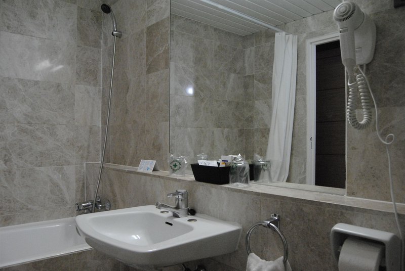 Alp Hotel Masella in Alp, Gerona Badezimmer