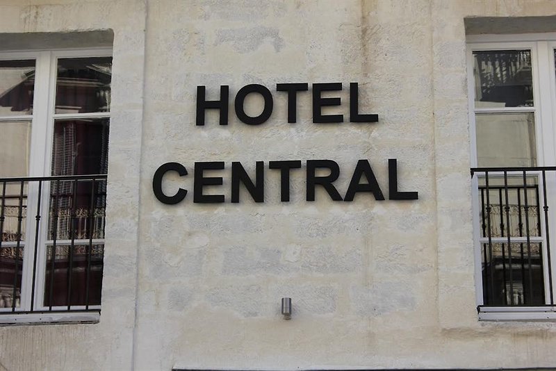 Central Hotel in Avignon, Marseille Badezimmer