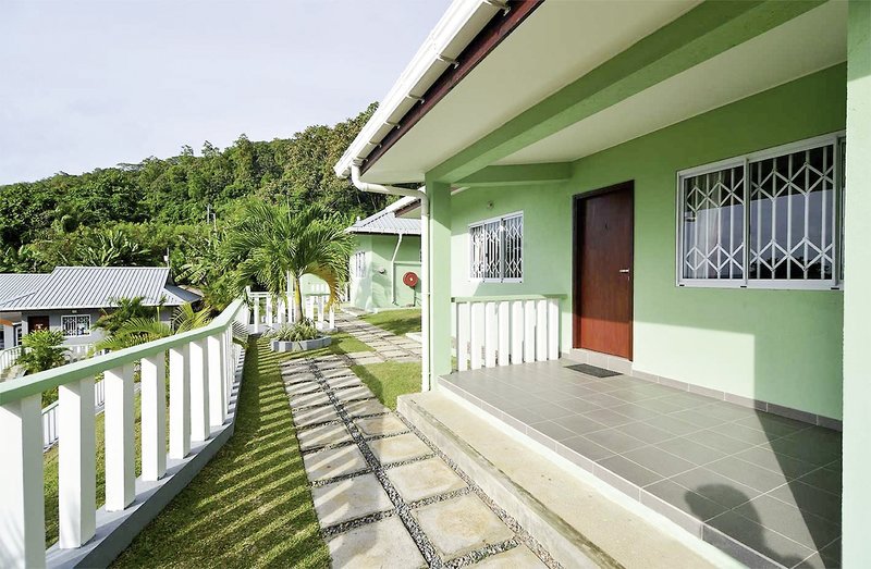 Surfer's Self Catering in Anse Takamaka (Mahé), Mahe, Seychellen Terasse