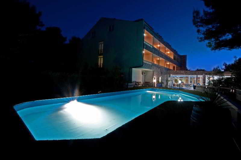 Hotel Sveti Kriz in Arbanija, Split (Kroatien) Pool