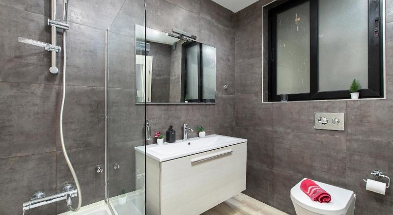 Luxury Msida Circle Apartment in Msida, Malta Badezimmer