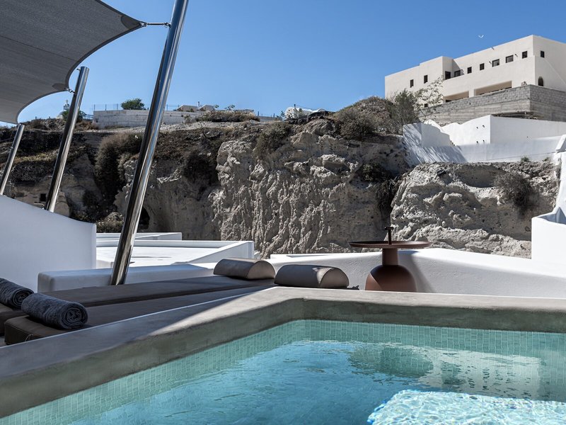 Victoria Caves in Vothonas, Santorini Pool